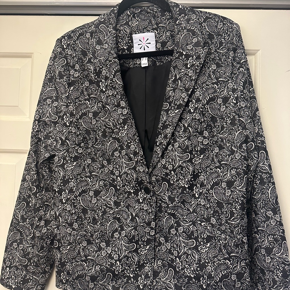 Isaac Mizrahi Black and White Paisley Blazer